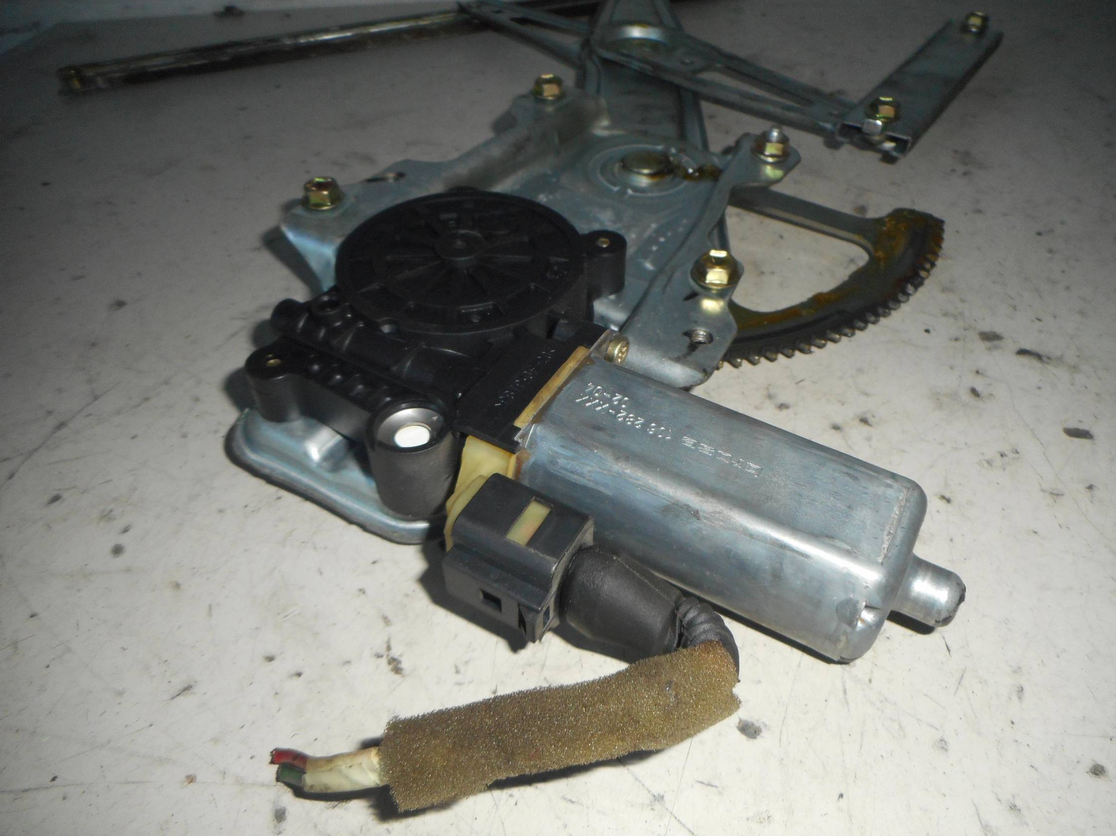 Alzacristallo porta ant. sx.